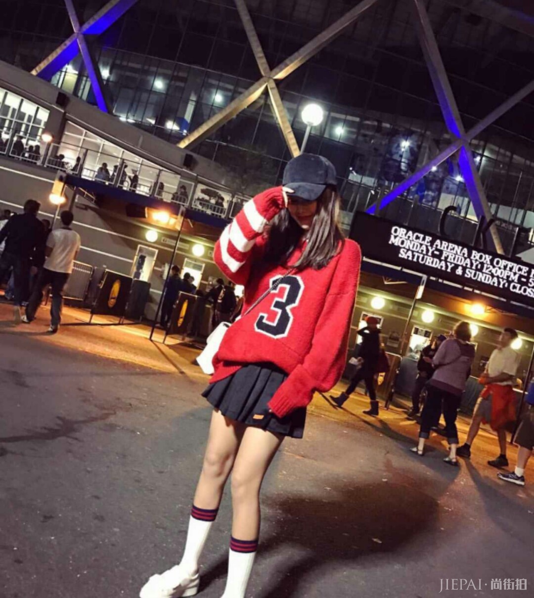 抓住秋天的尾巴，尽情享受短裙吧