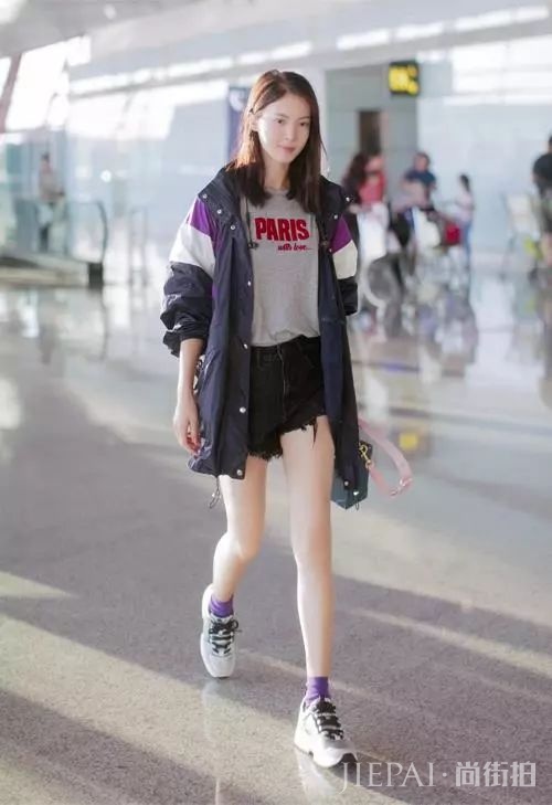 露脚踝过时了？穿运动鞋露袜子才是真时髦！