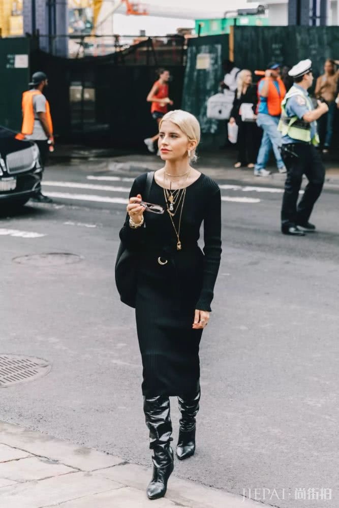 看完这么多街拍风格 还是黑色最显高级大气