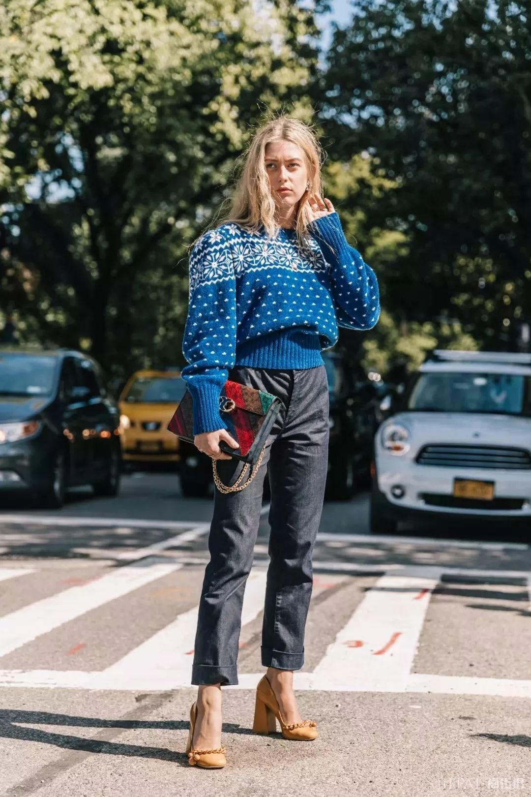 毛衣+半裙，毛衣+阔腿裤…保暖又时髦，从秋穿到冬的搭配！