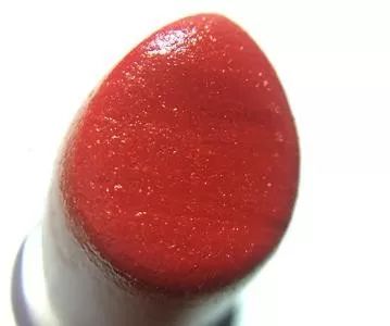 新手买什么化妆品 这些化妆品新手必买