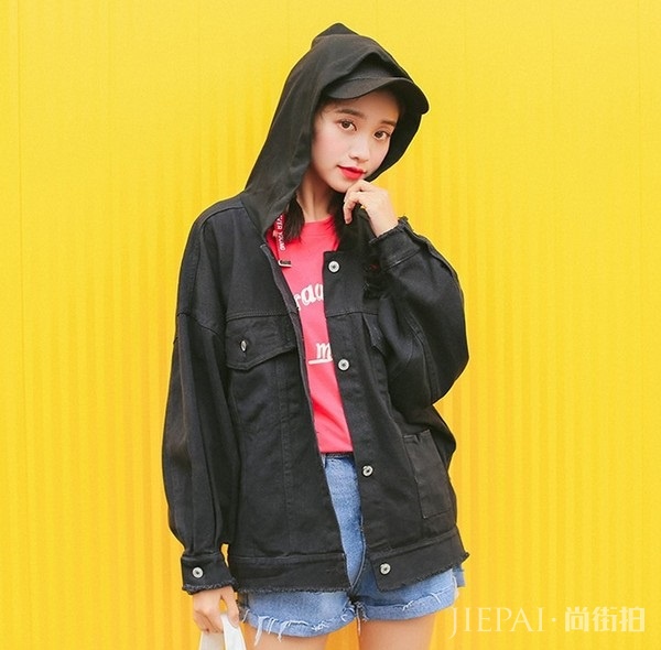 帅气女牛仔外套搭配 秋季玩转男友风