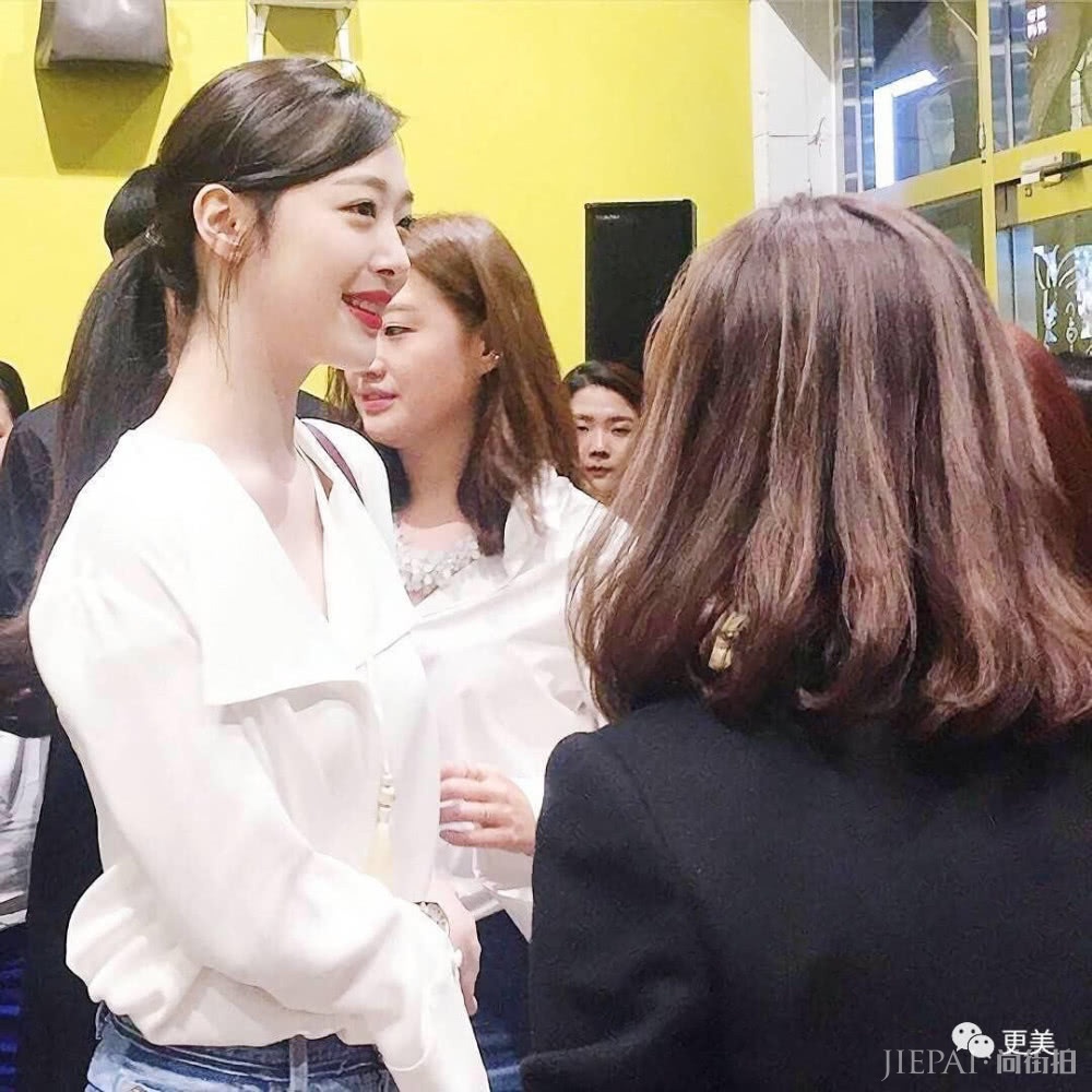 崔雪莉这是什么情况？?这次的造型翻车了...