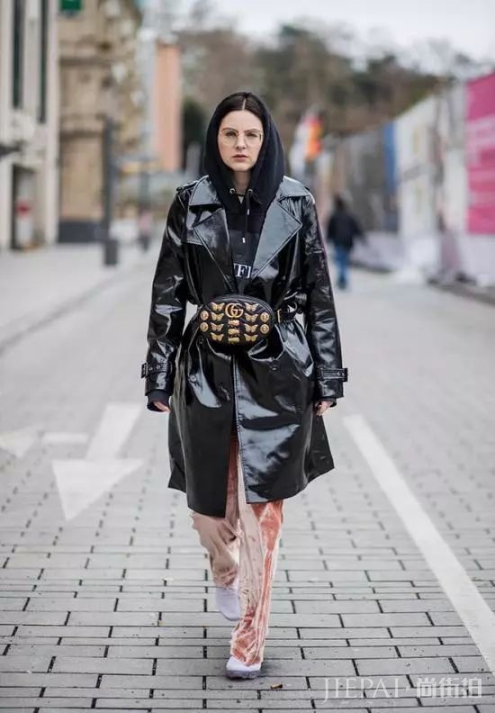 秋冬如何穿衣搭配技巧，丝绒裤能给你时髦和安全感