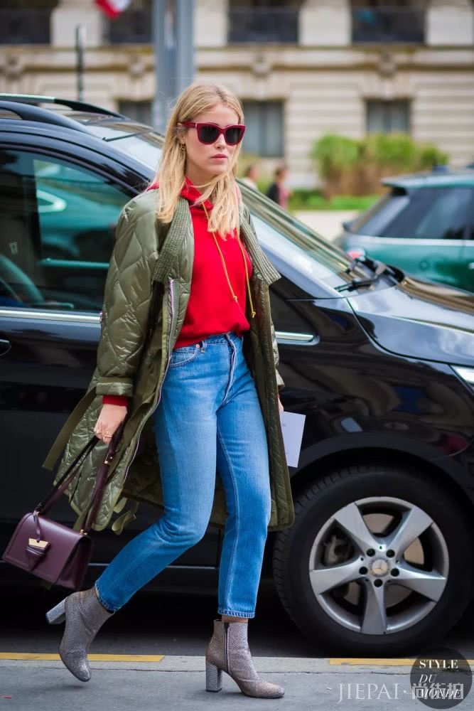 卫衣+牛仔裤=在2018秋冬街拍真的时髦炸了