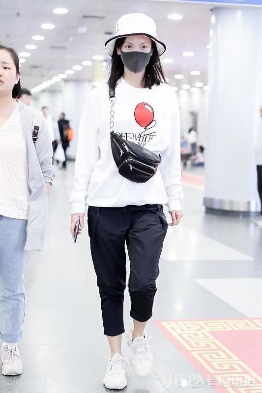 金晨长毛衣配牛仔搭配失误，腿粗MM千万别学她