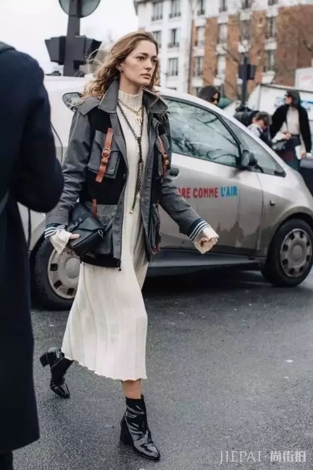 街头潮人告诉你 秋冬季度穿这6条裙子，美过一整年