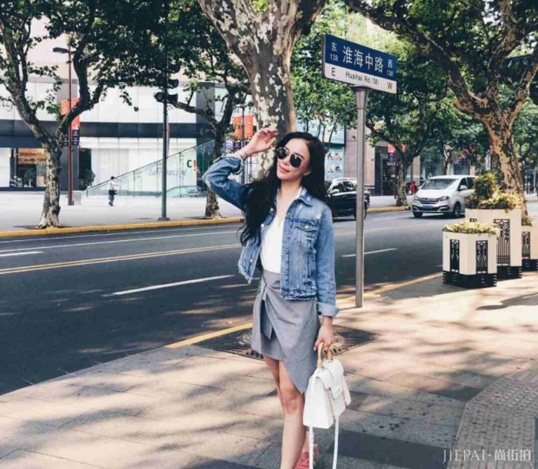 抓住秋天的尾巴，尽情享受短裙吧