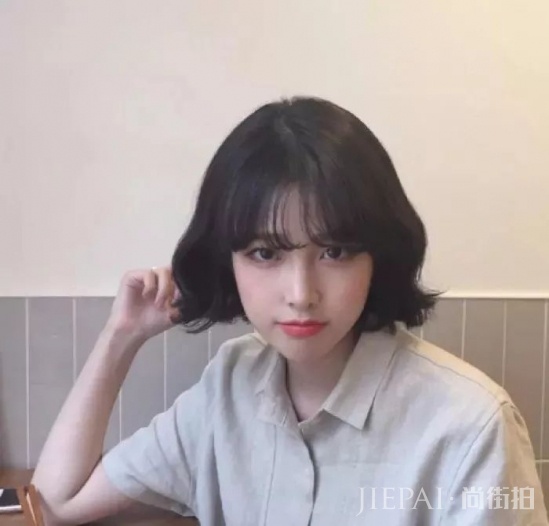 发型不用在意颜色 女生黑发也能美出天际