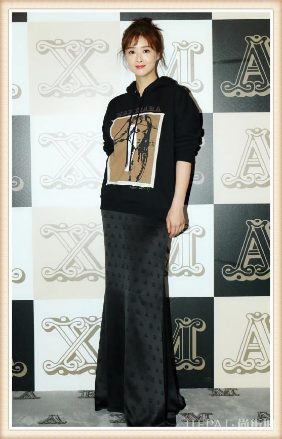 李冰冰和蒋欣穿同一条紧身裙,终于知道自律和放纵的差距有多大!