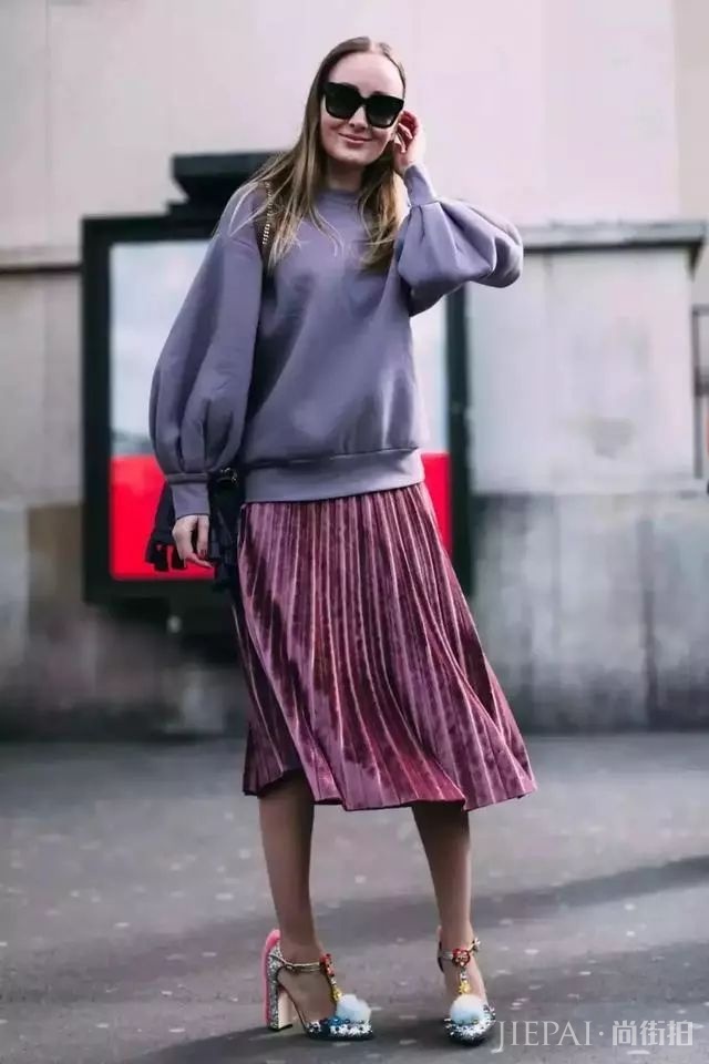 街头潮人告诉你 秋冬季度穿这6条裙子,美过一整年