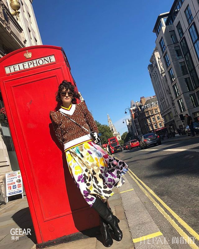 秋冬季节显瘦不臃肿的穿搭方法！精选10+款中长裙造型！