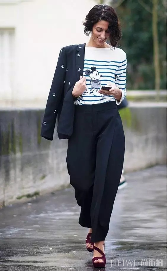 秋冬季节越来越凉 不会穿条纹衫你就少了很多穿搭乐趣