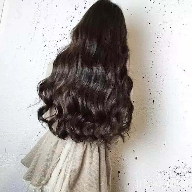 烫发发型,她的海藻头火了减龄显脸小!