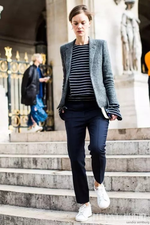 秋冬季节越来越凉 不会穿条纹衫你就少了很多穿搭乐趣