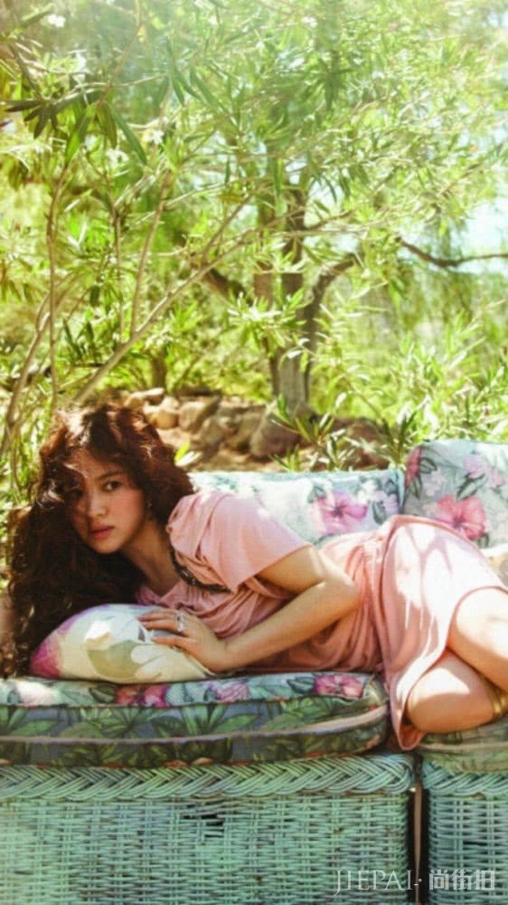 宋慧乔逆生长，新剧短发宛若少女，和25岁朴宝剑毫无违和感