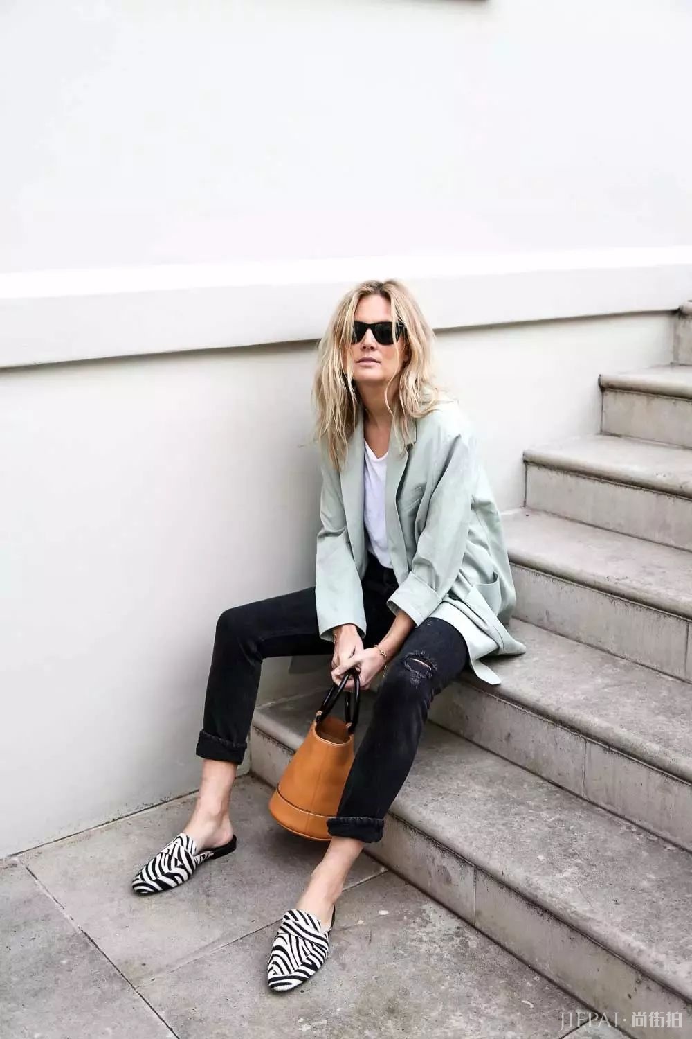 外套里面怎么穿?来看看这5款内搭吧 包你满意!