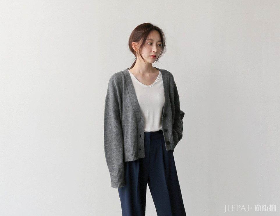 秋冬女生穿什么颜色的衣服好看