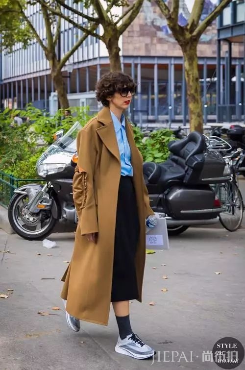 露脚踝过时了？穿运动鞋露袜子才是真时髦！