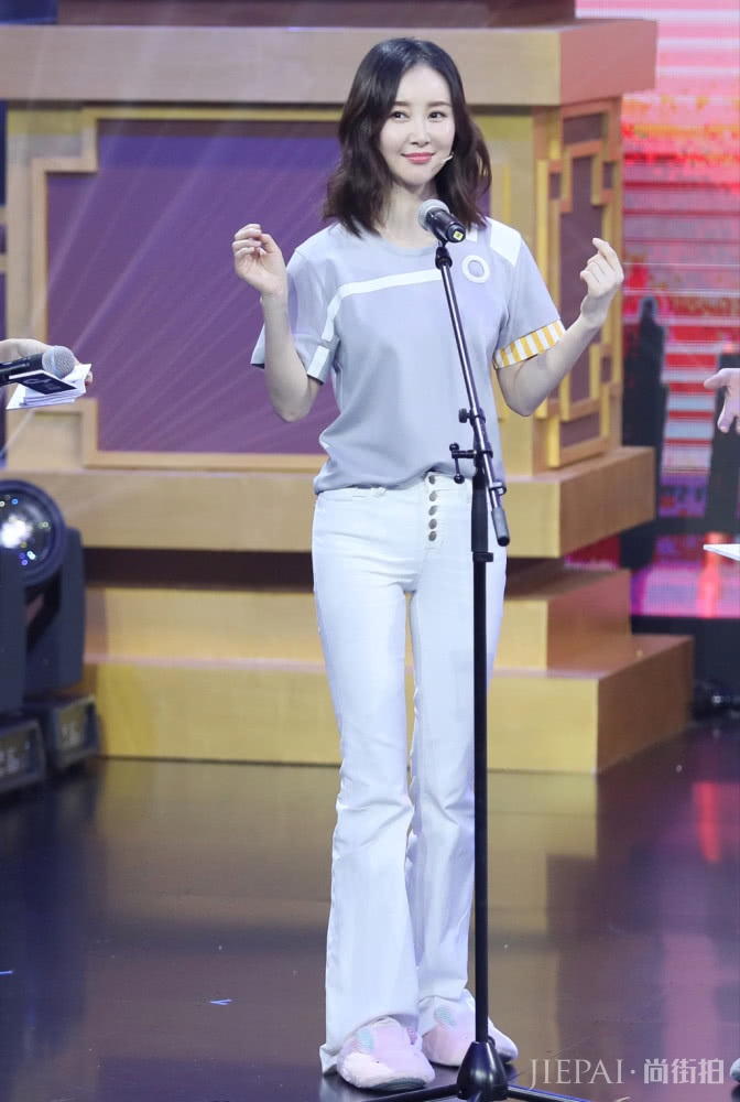 30岁舒畅最新造型，穿对了衣服，又加上摩卡波波头发型，美呆了