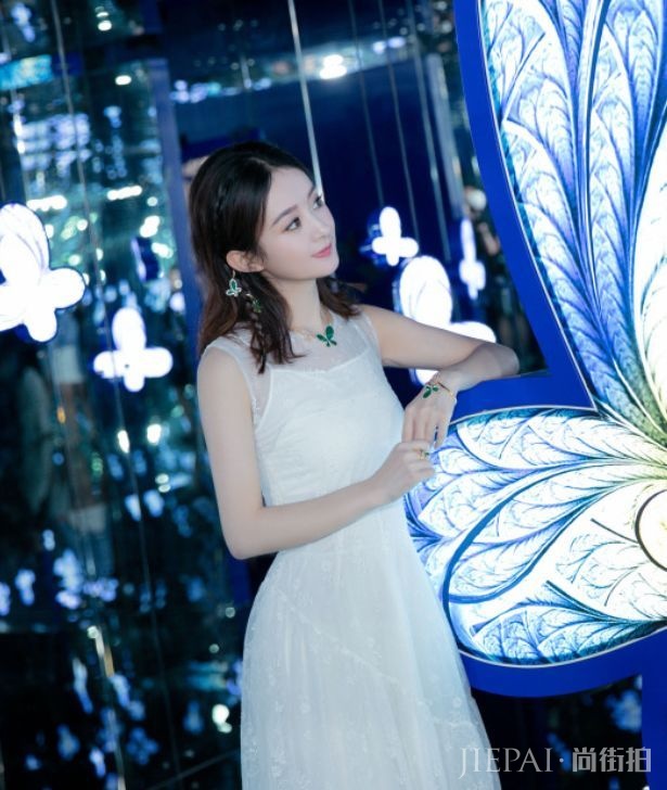 江疏影这款“锁骨发”撩人于无形,难怪辛芷蕾也在剪?