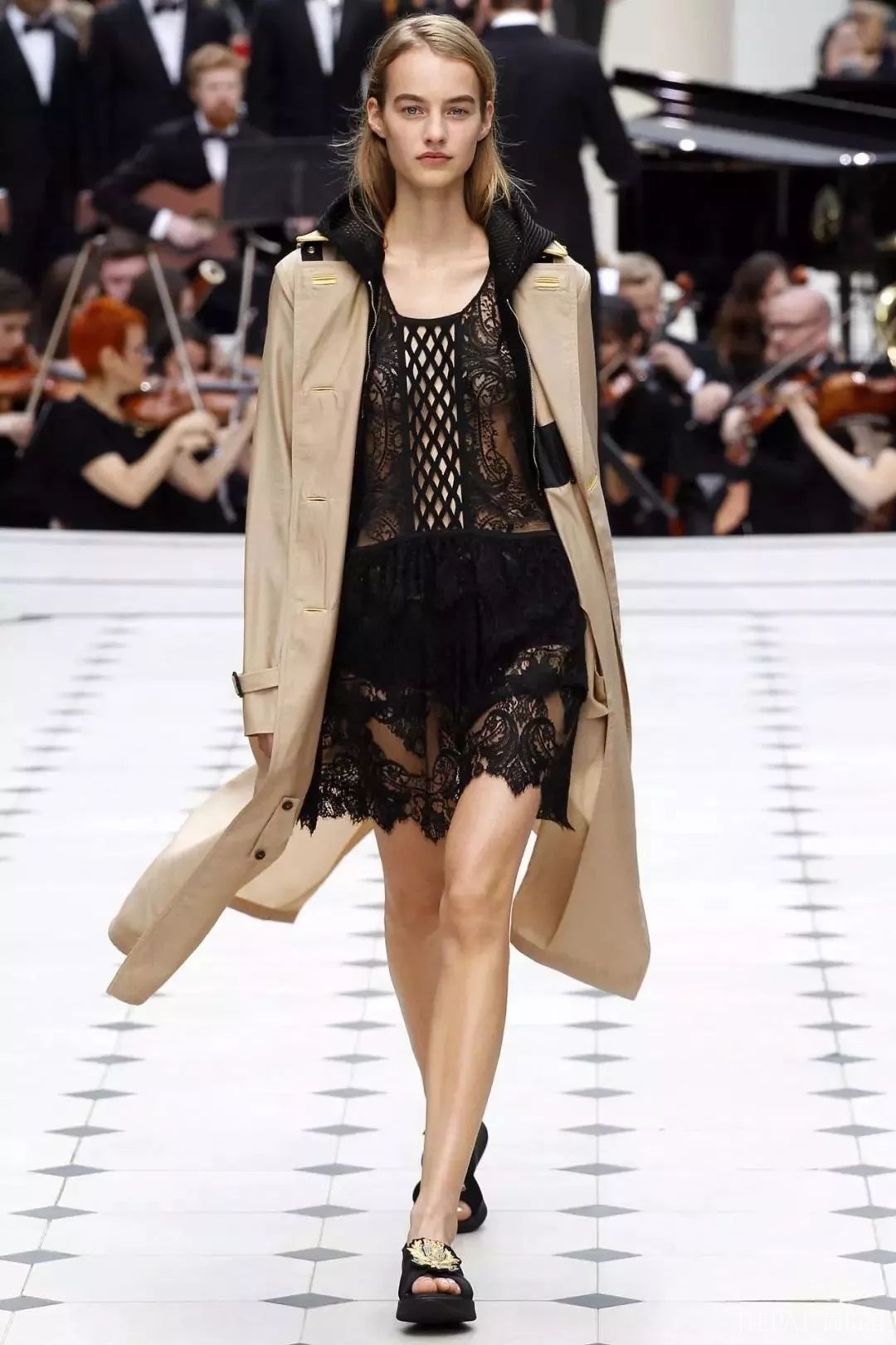 撞风衣不可怕，掌握这几招你就是穿风衣最好看的人！