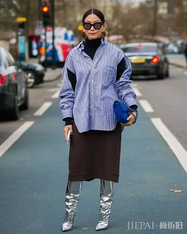 欧美街拍 街头潮人都喜欢上了这款“金银战靴”