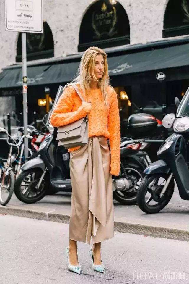 街头潮人告诉你 秋冬季度穿这6条裙子，美过一整年