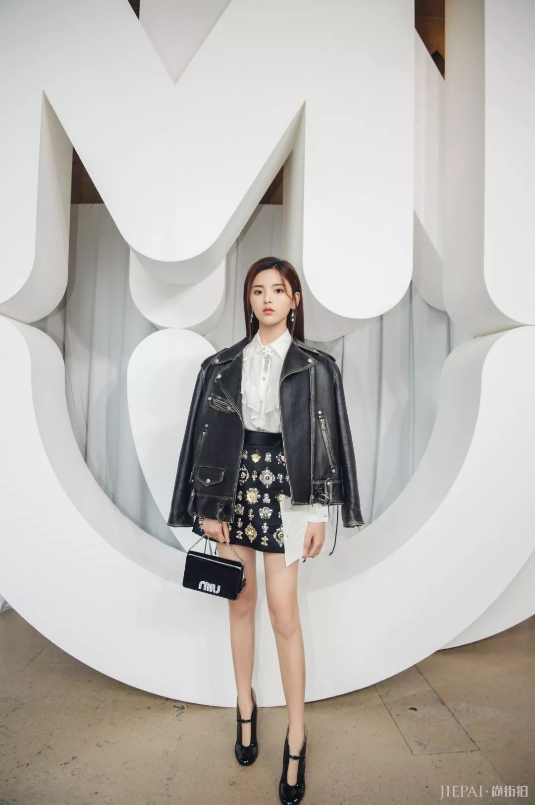 杨超越首次时装周：演绎少女养成手册