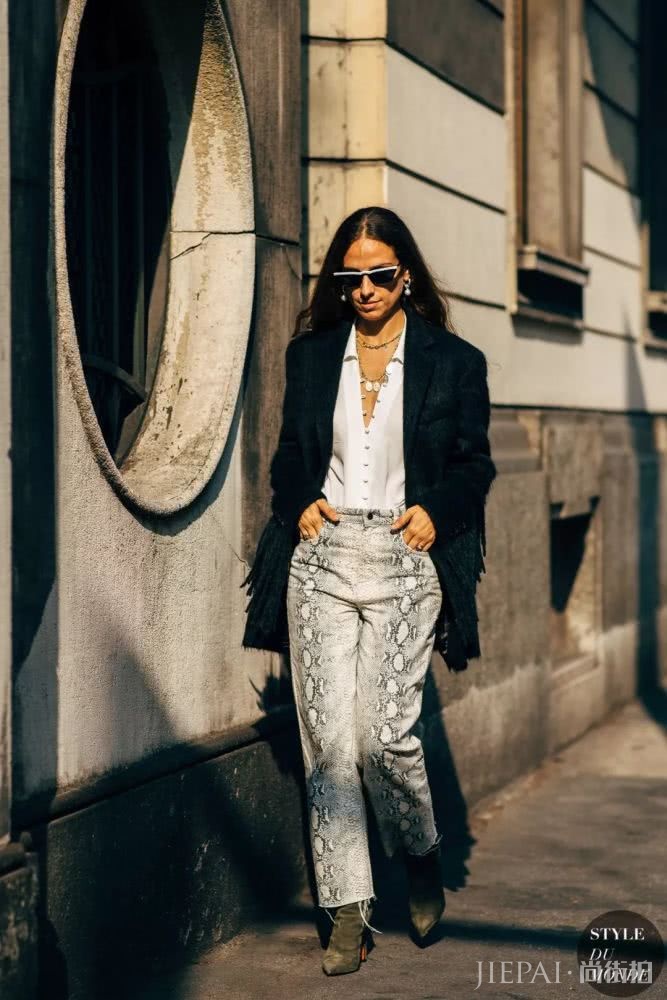 看完这么多街拍风格 还是黑色最显高级大气