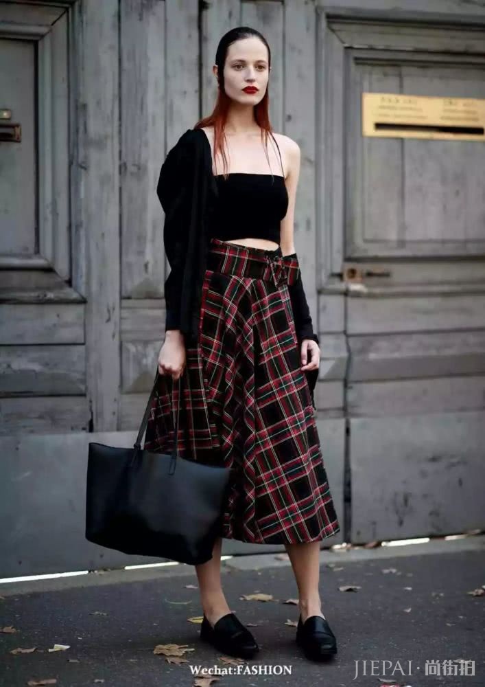 我用外套搭长裙 成为办公室最精致的女孩