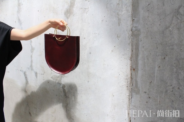 Future Glory包包　金属圈提把创始者