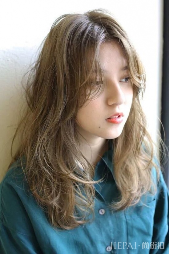 今年秋冬流行什么女生发型 换季了是时候换发型了