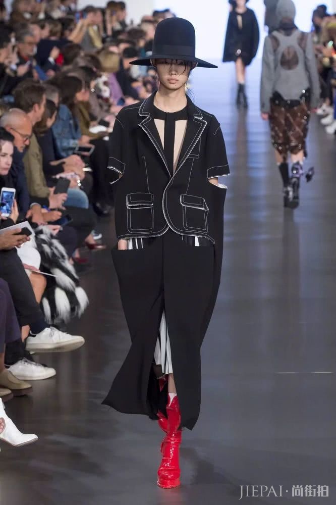 外网吹爆的厌世脸亚洲超模,原来也是非主流网红脸