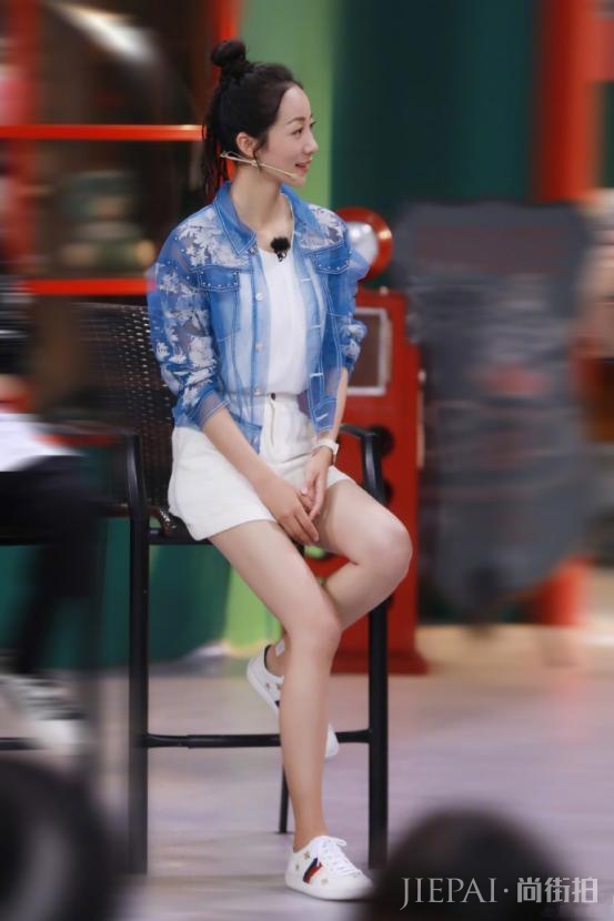 韩雪惊艳机场,私服出彩活动穿搭更是清新减龄!