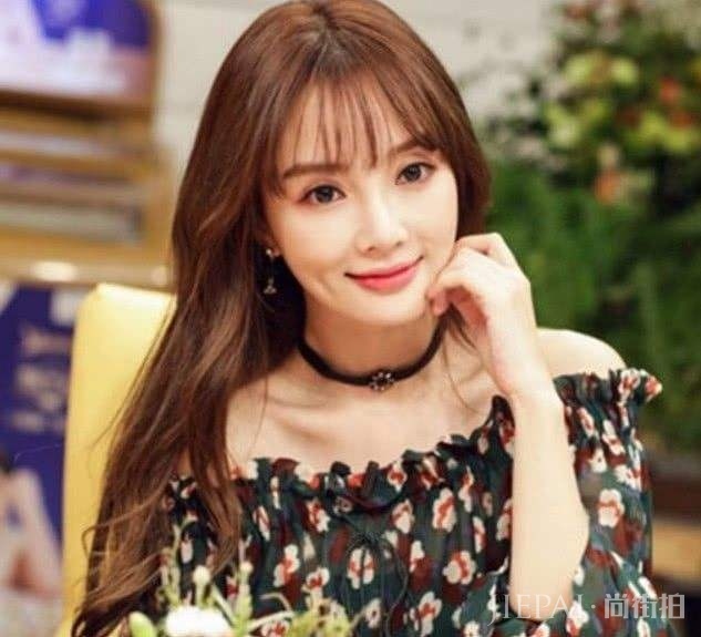 又拿甜馨出来晒?李小璐被吐槽:别害了孩子!