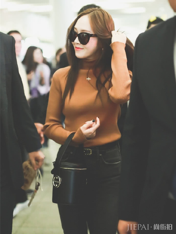 郑秀妍私服搭配来一波,衣品真是无可挑剔!简直就是小个子美眉穿衣示范