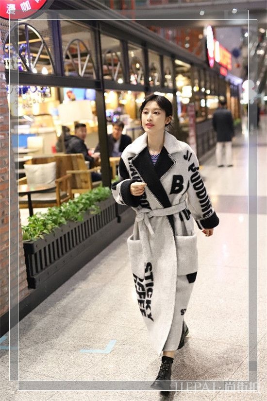 张俪为博眼球拼了！大冷天也要露腰秀腿！