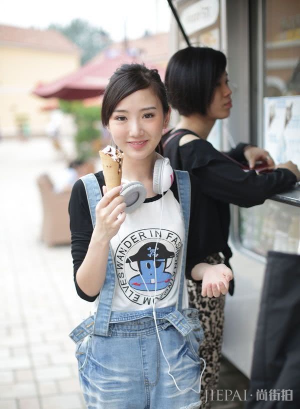 毛晓彤只剪对摩卡波波头,瞬间嫩回18岁,秒变气场明星