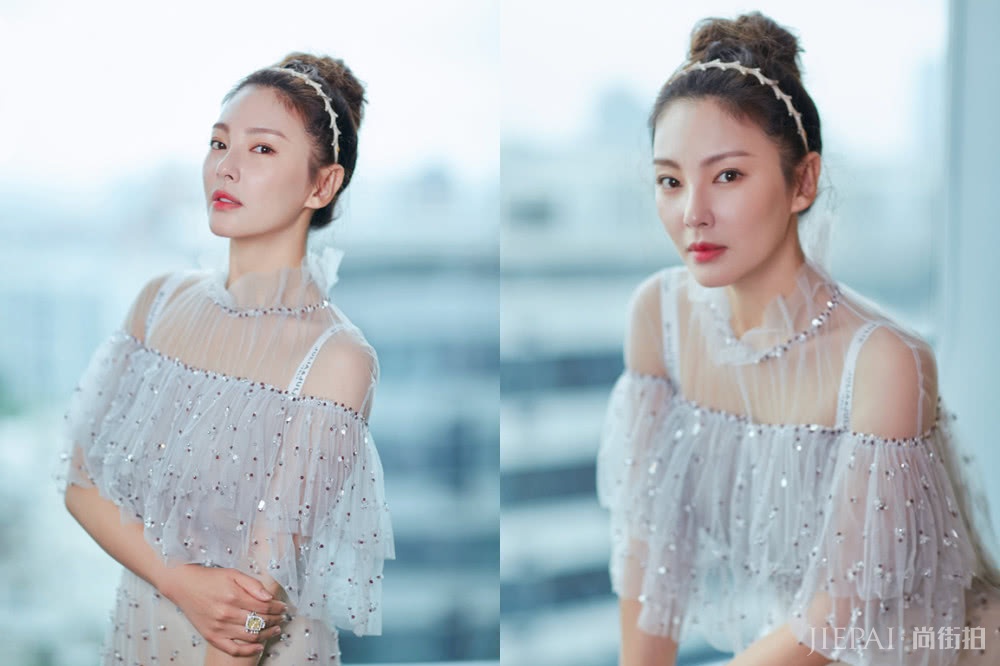 张雨绮穿雪纺连衣裙，清纯又少女，属虎狮子座山东人的暴脾气也拦不住仙气