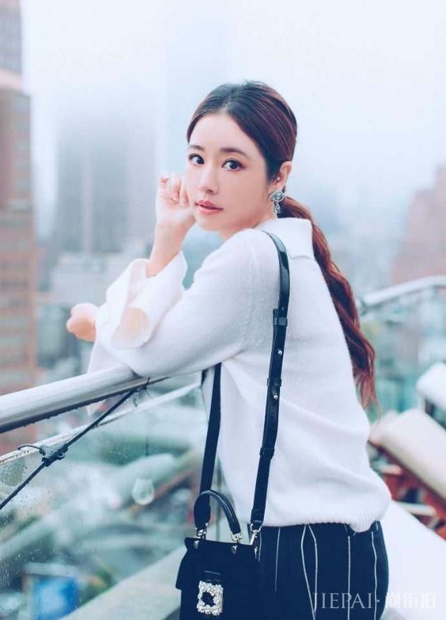 林心如现身活动,大秀“时尚感”,网友:看不懂这露肩毛衣!