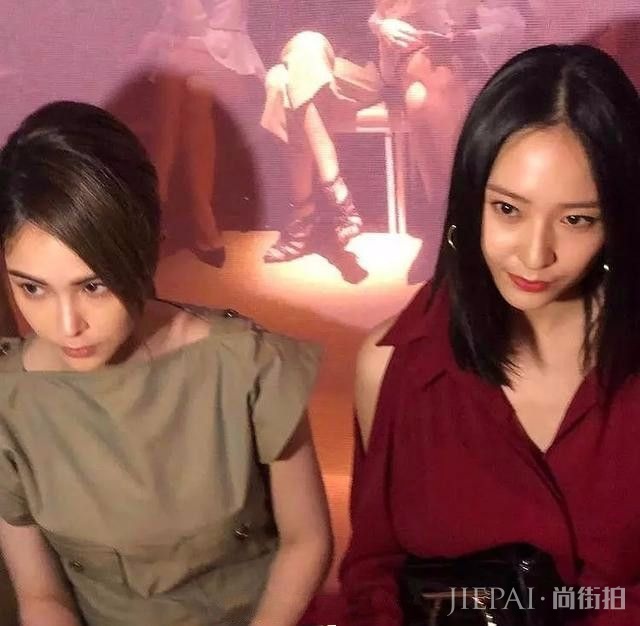 昆凌携手郑秀晶同台,网友:生没生娃一眼便知!