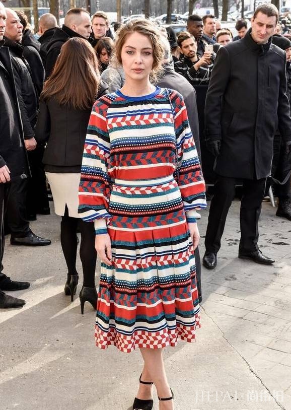 秋天一定得买一条长袖连衣裙，我是认真的！