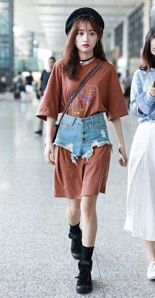 黄婷婷再现“怪味时尚”，自制短裤搭配长裙，网友直呼看不懂！