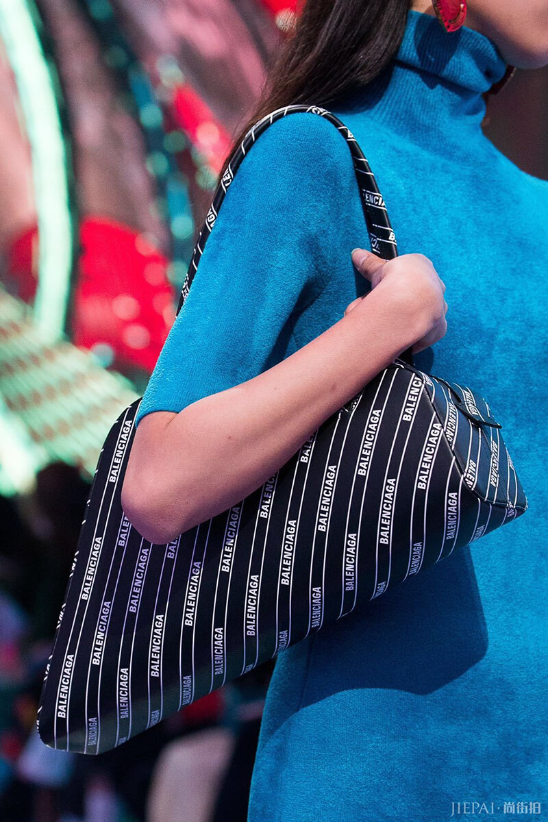 “包治百病 ”——时装周上“特别”的包包都在这里了