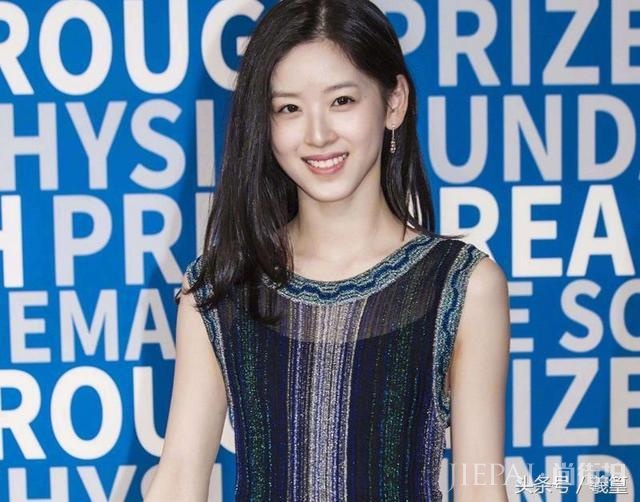 京东老板娘章泽天开始浓妆艳抹,画风突变