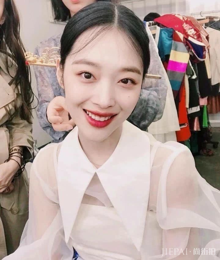 崔雪莉这是什么情况？?这次的造型翻车了...