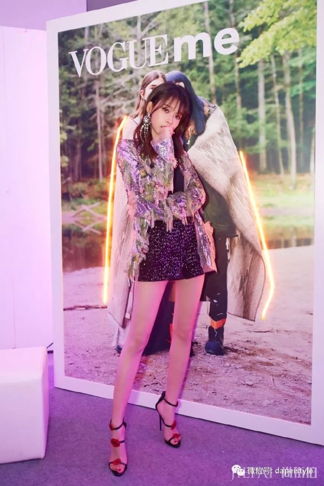 孙怡够猛!脚踩两根“细针”如履平地,近看连脚都被撑得变形