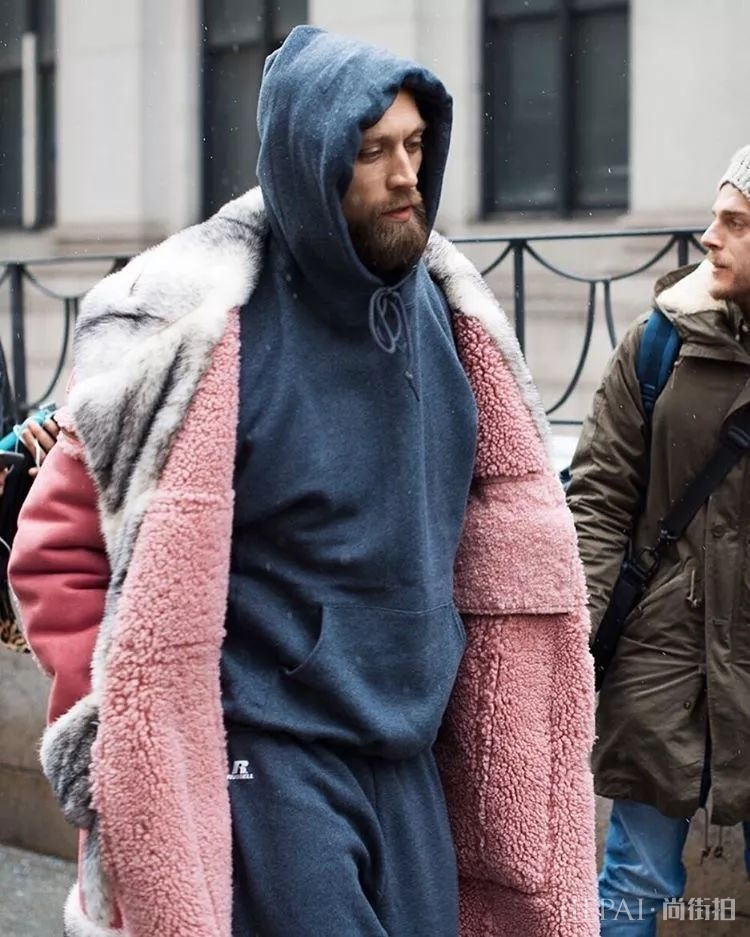 欧美潮男街拍 外套要够大才能够有型