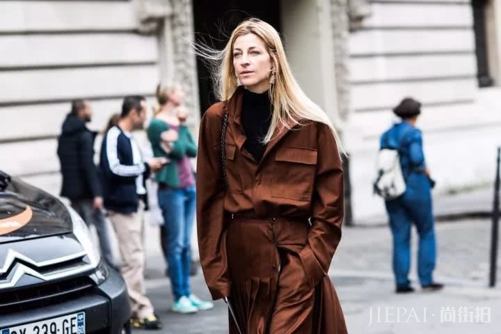 秋冬怎么内搭最好看,一定是看看这些街头潮人的穿搭示范吧